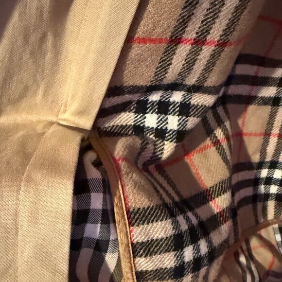 Vintage Burberry trench coat - Picture 2 of 6